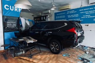 Pajero Tabrak Ruko di Jalan Klampis Surabaya, Pemilik Usaha Rugi Rp3 Miliar - JPNN.com Jatim