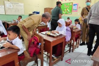 Tujuh Sekolah di Solo Mulai Melaksanakan Program Makan Bergizi Gratis untuk Siswa - JPNN.com Jateng