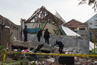 Olah TKP Ledakan Rumah Polisi di Mojokerto Temukan Klorat dari Kembang Api - JPNN.com Jatim