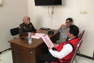 Kejari Tulungagung Serahkan Tersangka dan Barang Bukti Kasus Kades Korupsi  - JPNN.com Jatim