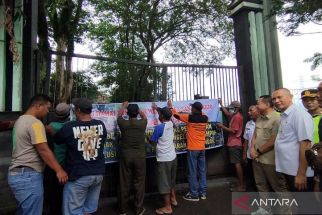 Warga Tanjungrejo Kudus Segel TPA Sampah, Protes Pencemaran Lingkungan yang Berlarut - JPNN.com Jateng