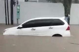 Ratusan Rumah di Jember Terendam, Mobil Terseret Arus Saat Banjir - JPNN.com Jatim