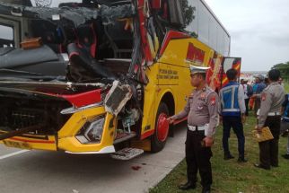 Bus Rombongan Wali Songo Asal Cilacap Kecelakaan di Tol Ngawi, 1 Orang Luka Berat - JPNN.com Jatim