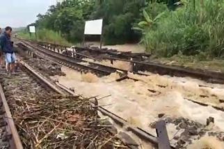 Banjir di Grobogan, 2 Perjalanan Kereta Api Dibatalkan - JPNN.com Jateng