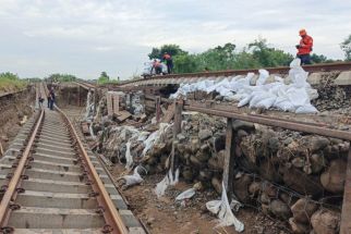 Banjir Grobogan: Rel Kereta Api Rusak Parah, 7 Perjalanan KA Dibatalkan - JPNN.com Jateng