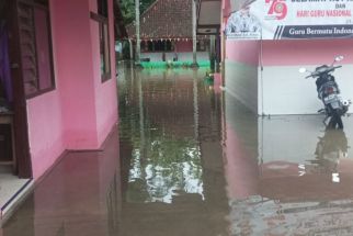 Dua Sekolah di Klaten Terendam Banjir, Siswa Diminta Belajar di Rumah - JPNN.com Jateng