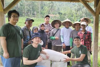 AdaKami Berikan Bantuan Pembiayaan Pupuk untuk Petani di Ciamis - JPNN.com Jabar