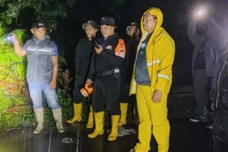 Banjir Sebabkan Jalan Penghubung Anterdesa di Kediri Terputus Setelah Hujan Deras - JPNN.com Jatim