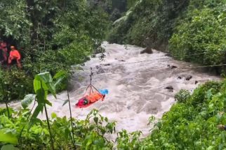 Remaja Tertimbun Longsor di Jepara Ditemukan Meninggal, Dua Temannya Selamat - JPNN.com Jateng