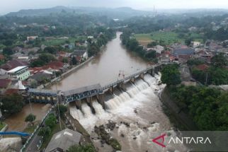 Debit Air Bendungan Katulampa Normal Meski Puncak Bogor Diguyur Hujan Seharian - JPNN.com Jabar