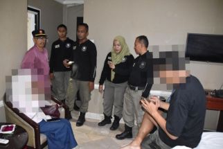 Hari Valentine, 6 Orang Pasangan Kumpul Kebo Terjaring Razia Satpol PP Surabaya - JPNN.com Jatim