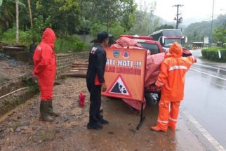 Longsor di Tegalombo Pacitan, Jalur Ponorogo-Pacitan Sempat Lumpuh Total - JPNN.com Jatim