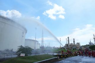 Asap Hitam Membumbung di Kilang Pertamina Cilacap, Apa yang Sebenarnya Terjadi? - JPNN.com Jateng