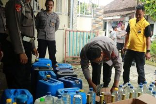 Satpol PP Madiun Razia Miras Jelang Ramadan, Sita Puluhan Arak Jowo - JPNN.com Jatim