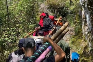 Mbok Yem Penjaga Warung di Gunung Lawu Turun Lebih Cepat Karena Sakit - JPNN.com Jatim