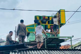 Satpol PP Bongkar 7 Pagupon di Gubeng Masjid yang Diduga Digunakan Berjudi - JPNN.com Jatim