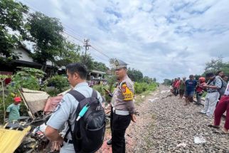 Tabrakan Maut KA Kartanegara Vs Truk di Kediri, Sopir Kritis & Penumpang Meninggal - JPNN.com Jatim