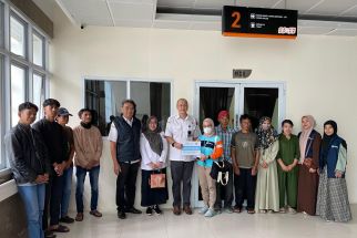 200 Pasien Kelas 3 RSUD Kota Bogor Dapat Bantuan dari Sekolah Relawan - JPNN.com Jabar