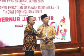 Achmad Fauzi Dianugerahi Penghargaan Tokoh Transformasi BUMD oleh PWI Jatim - JPNN.com Jatim