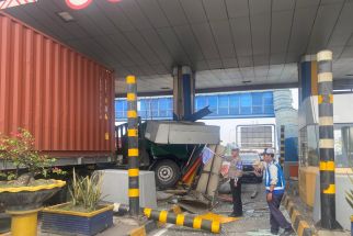Zubaidi Azis Mengantuk, Gerbang Tol Waru pun Hancur - JPNN.com Jatim