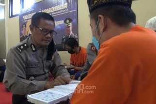 Polda Jatim Bikin Tahji Ramadhan, Para Tahanan Makin Rajin Baca Alquran - JPNN.com Jatim