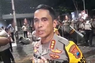 Aksi Menuntut Jokowi Lengser di Semarang, Satu Polisi Terkena Tombak - JPNN.com Jateng