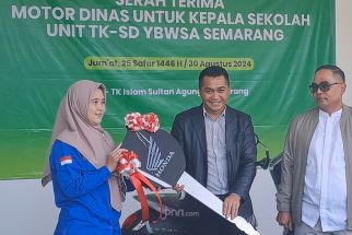 Tingkatkan Pelayanan Pendidikan, YBWSA Serahkan Motor Operasional Penunjang Kepala Sekolah - JPNN.com Jateng