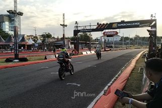 Superchallenge Super Moto 2024 di Sirkuit Gokart Boyolali, Pembalap Bersaing Ketat - JPNN.com Jateng