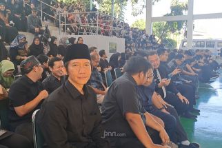 Berpakaian Serba Hitam, Aksi Tolak Penangguhan Dekan FK Undip dari RSUP Dr Kariadi - JPNN.com Jateng