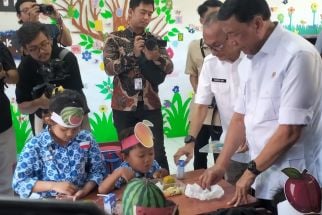 Wiranto Tinjau Uji Coba Program Makan Gratis Bergizi di Solo - JPNN.com Jateng