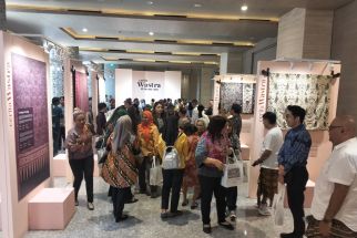 Cerita Wastra: Pameran Perdana Si Pencinta Batik di Solo - JPNN.com Jateng