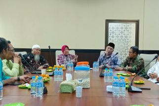 Risma Sowan ke PW Muhammadiyah Diskusi Soal Pendidikan hingga Kesehatan Mental - JPNN.com Jatim