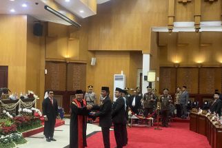 Adi Sutarwijono Resmi Dilantik Jadi Ketua DPRD Surabaya - JPNN.com Jatim