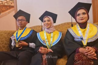 Wisuda Angkatan Pandemi, 3 Mahasiswa UWP Dapat Beasiswa S2 & Uang Pembinaan - JPNN.com Jatim