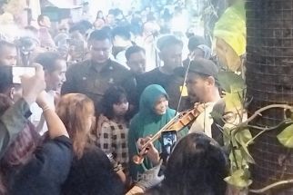 Jokowi Malmingan di Gastsu Solo, Pengunjung Heboh, Musisi Tunanetra Sumbang Lagu - JPNN.com Jateng