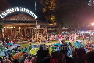 Ribuan Orang Merayakan Pergantian Tahun di Balai Kota Surakarta - JPNN.com Jateng