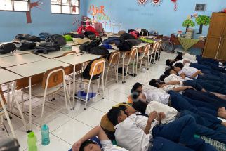 Antusias Siswa-Siswi di SMPN 39 Surabaya Ikuti Program Tidur Siang - JPNN.com Jatim