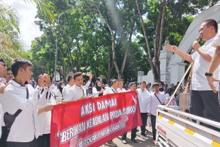 Minta Diangkat PPPK Penuh Waktu, Guru Honorer R3 Duduki Kantor Gubernur - JPNN.com Banten