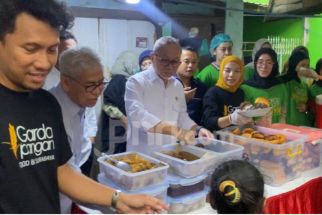 Kurangi Sampah, Zulhas & Garda Pangan Bagikan Makanan Berlebih dari Hotel Restoran - JPNN.com Jatim