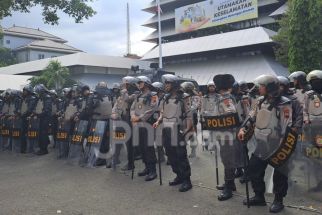 1.167 Polisi Kawal Demo Mahasiswa Terkait Efisiensi Anggaran di Semarang - JPNN.com Jateng