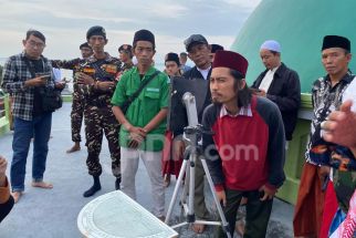 Warga Jalan Cumpat Pertahankan Gunakan Rubu' untuk Amati Hilal Ramadan - JPNN.com Jatim