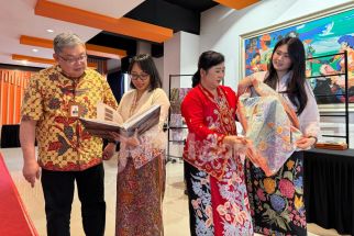 Universitas Ciputra Rayakan 100 Tahun Batik Peranakan Oey Soe Tjoen - JPNN.com Jatim