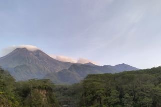 Gunung Merapi Meletus, Awan Panas Guguran Meluncur Hingga 2 Kilometer - JPNN.com Jogja