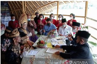 Unik, 4 Pasang Pengantin di Bantul Menikah Bareng, Maharnya Ingkung Jawa - JPNN.com Jogja