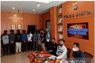 Sok Jago di Jalanan Menenteng Sajam, Nyali 17 Remaja Ini Menciut di Kantor Polisi - JPNN.com Jogja