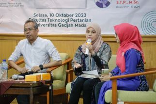Siti Atikoh ke UGM, Bicara Soal Literasi Gizi untuk Kecerdasan Anak - JPNN.com Jogja