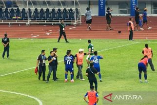 PSS Sleman Kalah, Ada Kericuhan di Lapangan, Pertandingan Dihentikan - JPNN.com Jogja