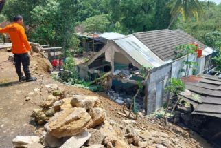 Longsor di Bantul Merusak 2 Rumah, Korban Merugi Puluhan Juta - JPNN.com Jogja