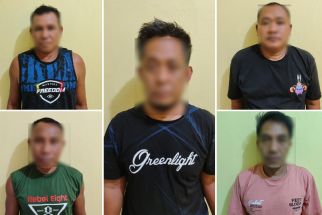 Asyik Berjudi, 5 Pekerja Sawit di Berau Ditangkap Polisi, Lihat Tuh Orang-orangnya - JPNN.com Kaltim