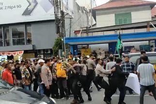 Gelar Aksi Tolak Kedatangan Wapres ke Balikpapan, Belasan Mahasiswa Ditangkap Polisi - JPNN.com Kaltim